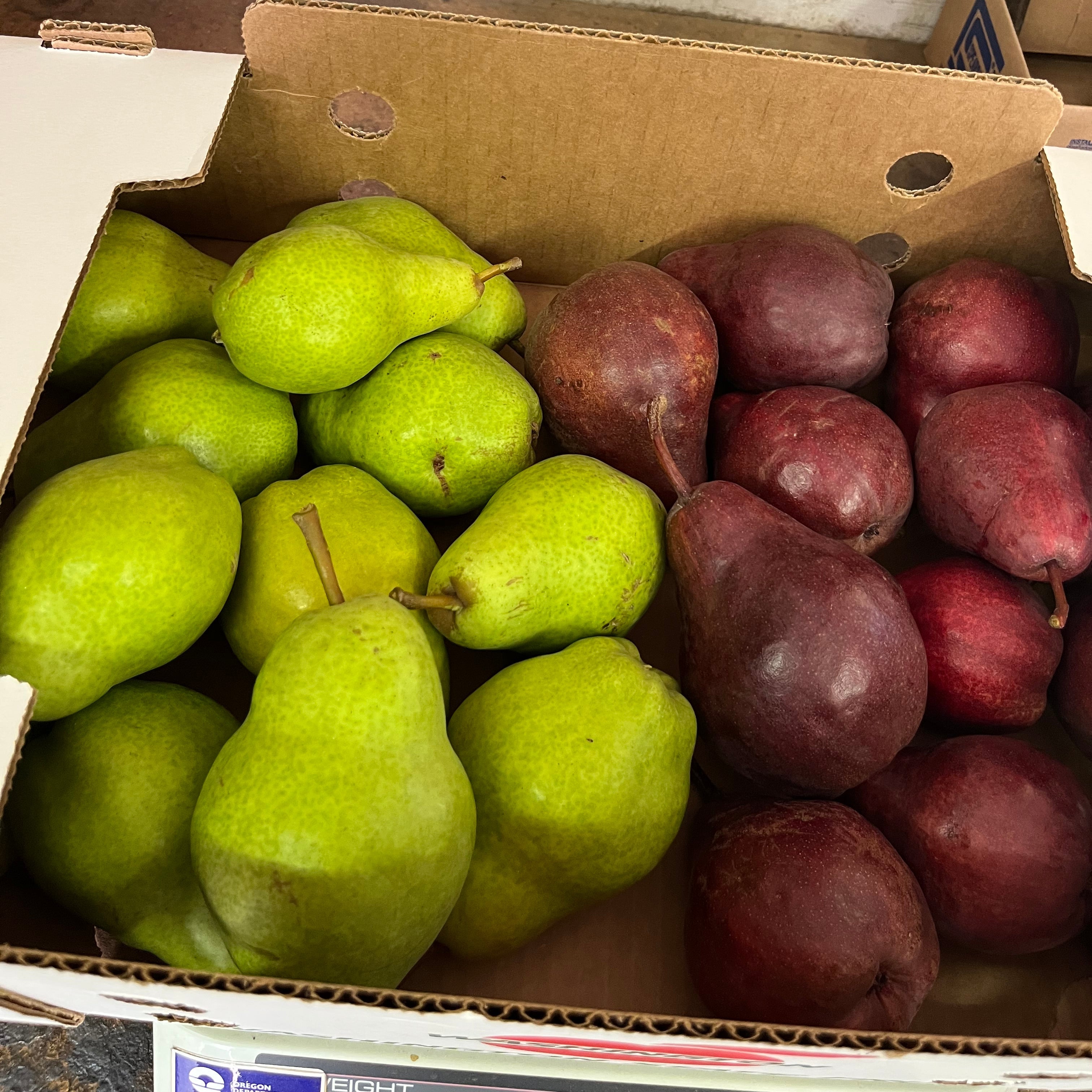 Organic Green & Red Bartlett Pears Mix (10 lb. Box)