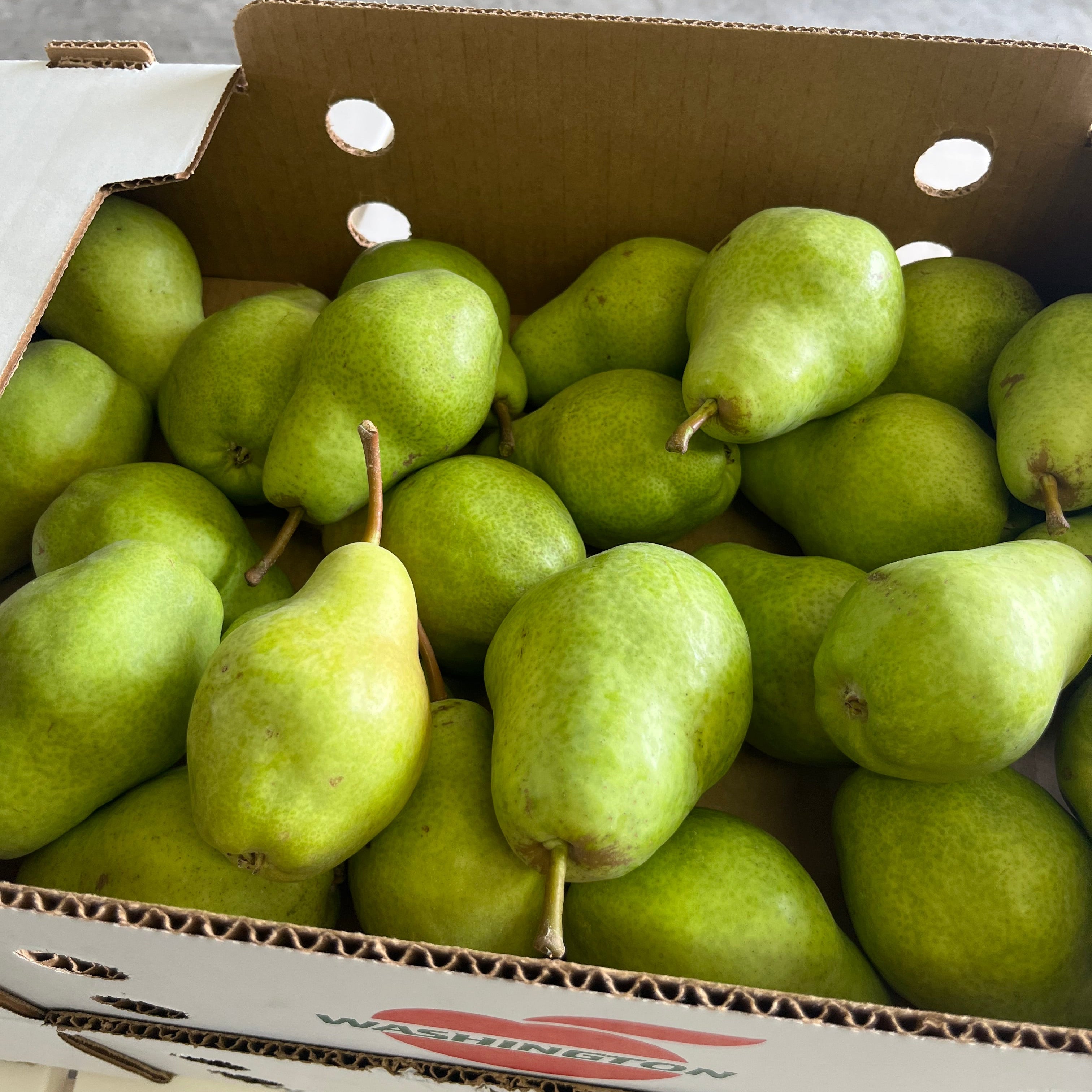 Organic Green Bartlett Pears (10 lb. Box)